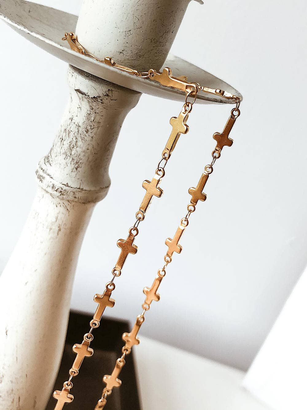 DILARA GOLD CROSS CHOKER